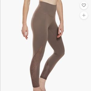 NWT Beyond Yoga Mesh in Line HW Midi Legging (M)